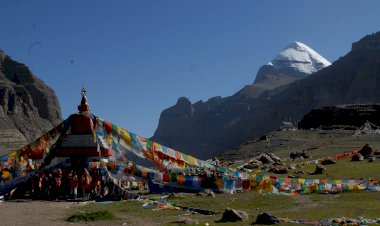 Saga  Dawa Festival  2013 : Greeting the Lord