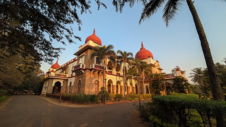 Where to stay in Hampi ?. Consider Shiva Vilas Palace !